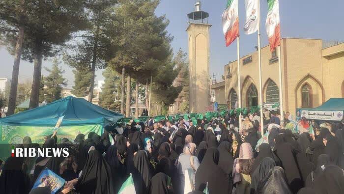 از حضور تا برپایی موکب پذیرایی فرهنگی؛ تا اهدا چادر در شاد پیمایی آغاز امامت امام عصر(عج) 